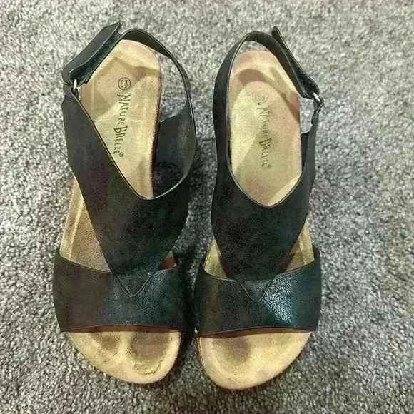 Black and brown wedge - Picture 2 of 3